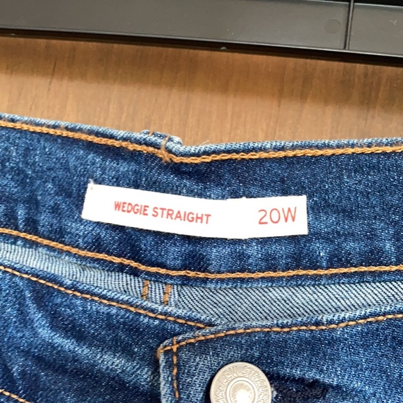 Offer$40 Levi’s wedgie straight jean high rise snug through hip & thigh 20W - Picture 11 of 17